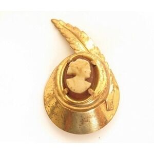 Vintage Resin Cameo Brass Floral Leaf Gold Toned Pin Brooch